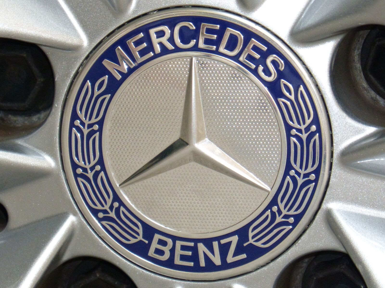 Panasonic DMC-FZ62 sample photo. Mercedes benz, logo, emblem photography