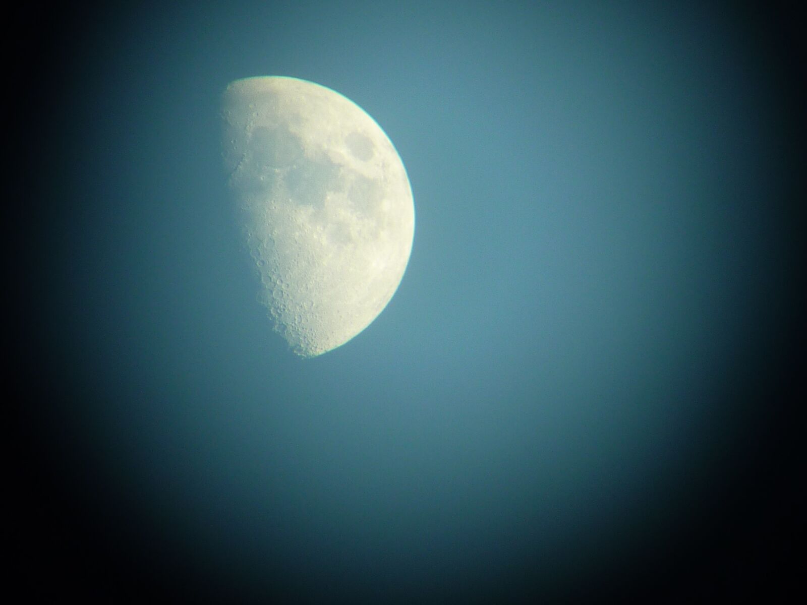Panasonic DMC-TZ7 sample photo. Blackout, month, nature photography