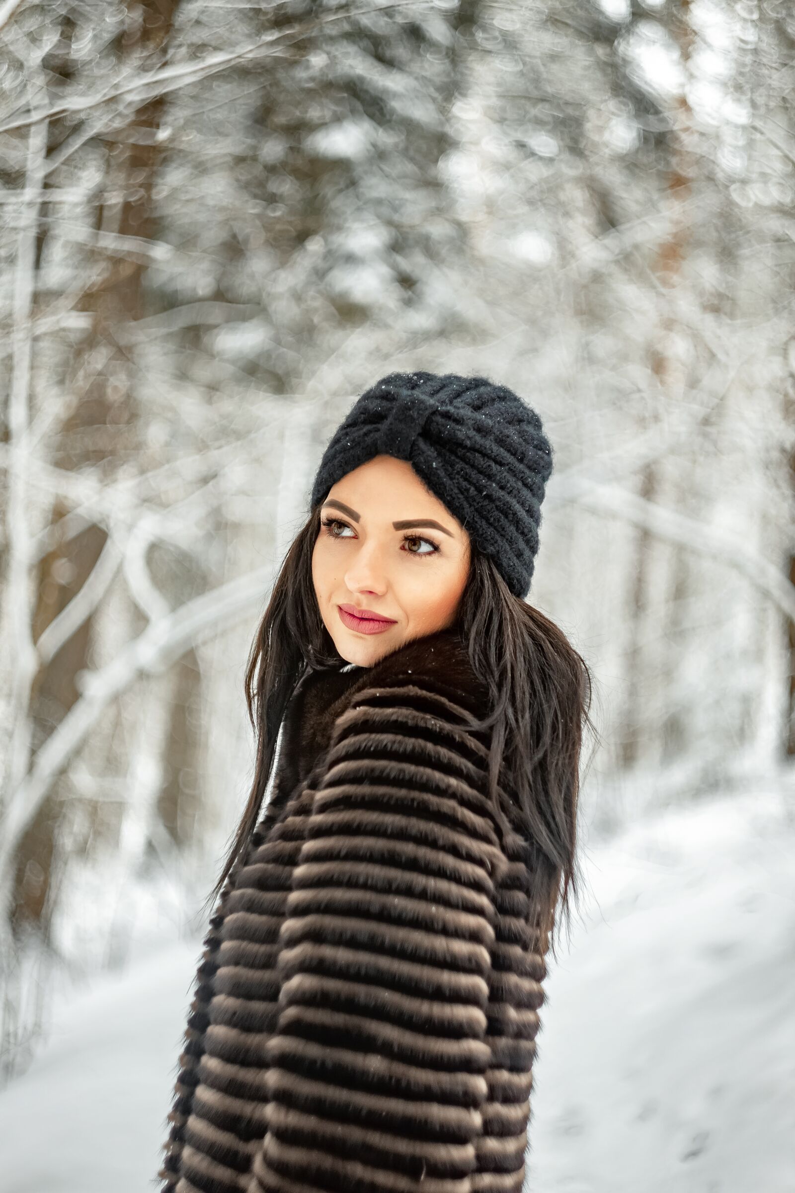 Canon EOS 6D Mark II sample photo. Girl, forest, winter photography