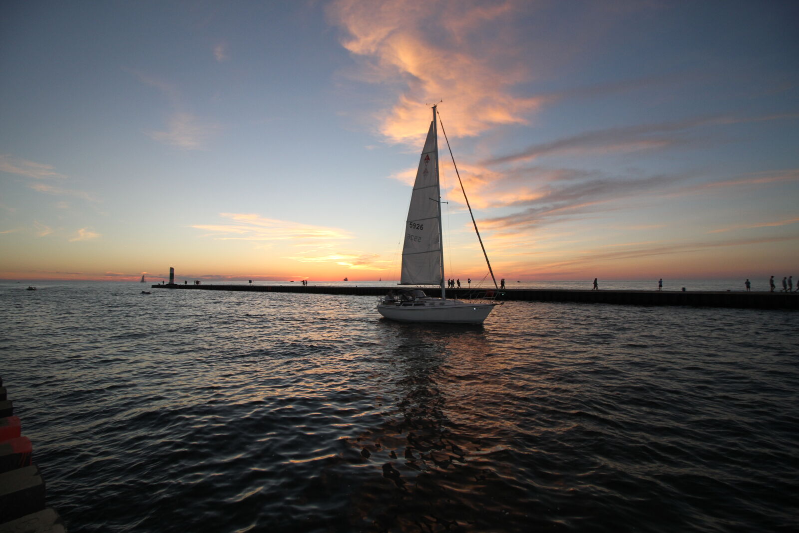 Canon EOS 7D + Canon EF-S 10-18mm F4.5–5.6 IS STM sample photo. Boat, ocean, sunset photography