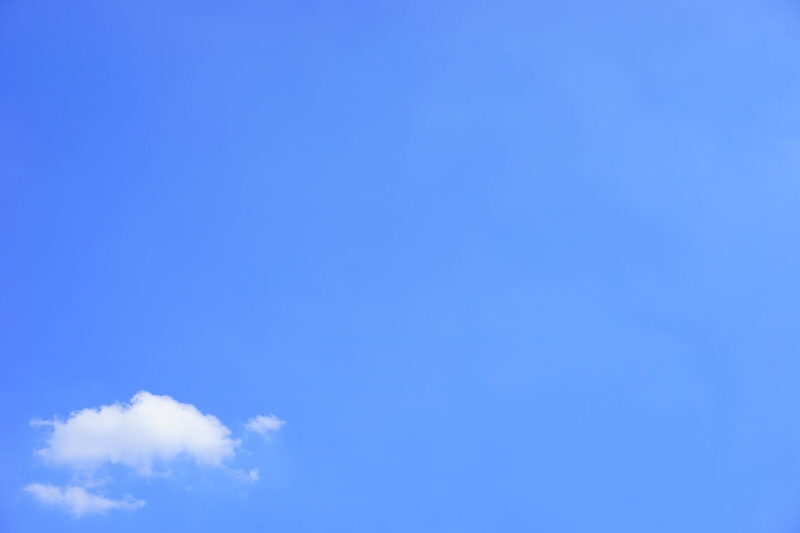 Sony a7 + Sony Sonnar T* FE 55mm F1.8 ZA sample photo. Clouded sky, clouds, cumulus photography