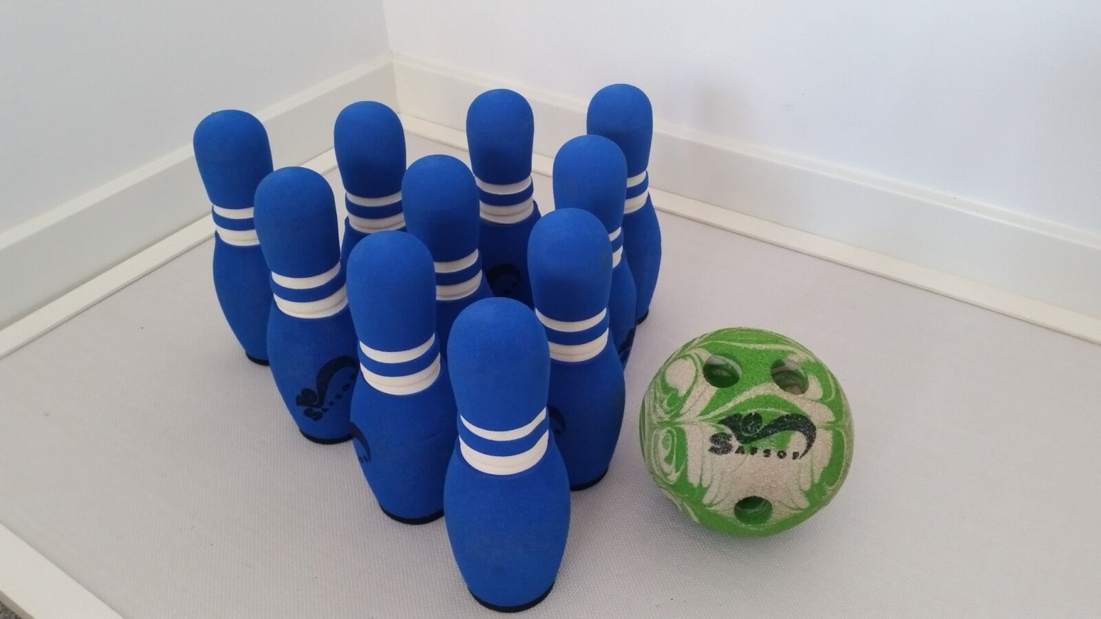 Samsung Galaxy S5 sample photo. Bowling, kids, blue photography
