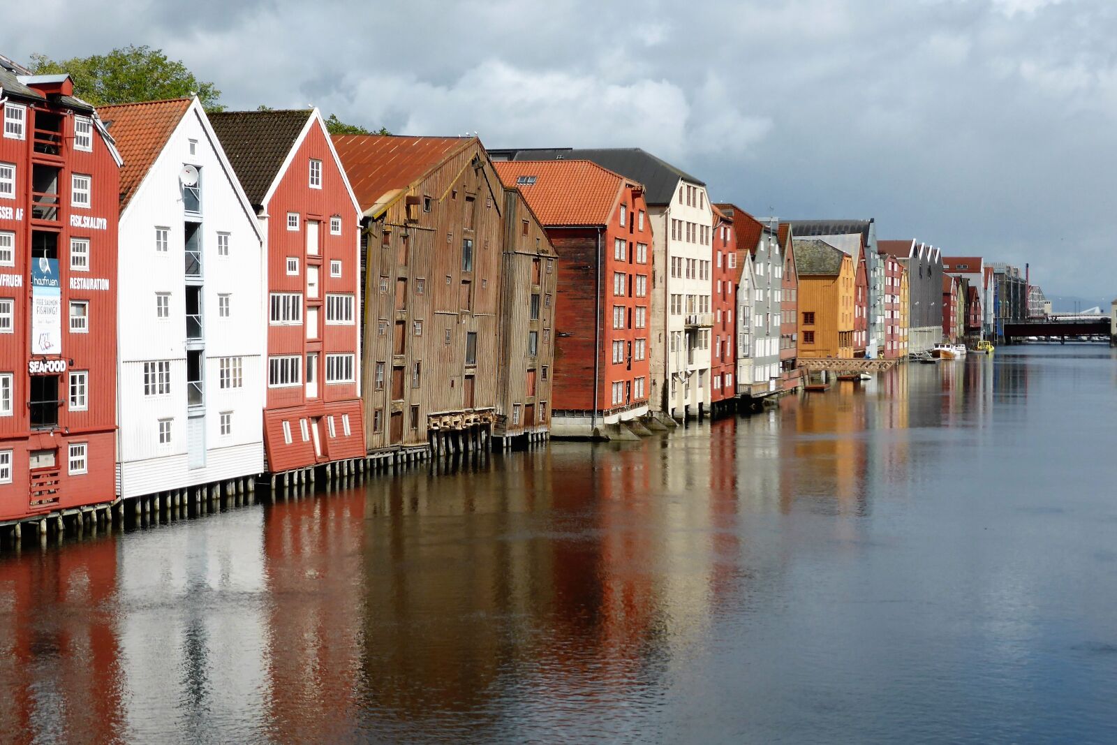 Panasonic Lumix DMC-ZS30 (Lumix DMC-TZ40) sample photo. House, old port, norway photography
