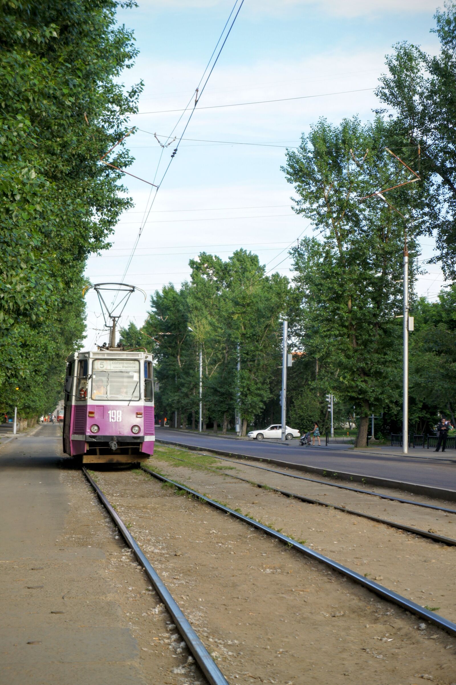 Sony Alpha NEX-5 + Sony E 18-55mm F3.5-5.6 OSS sample photo. Tram, railway rails, city photography