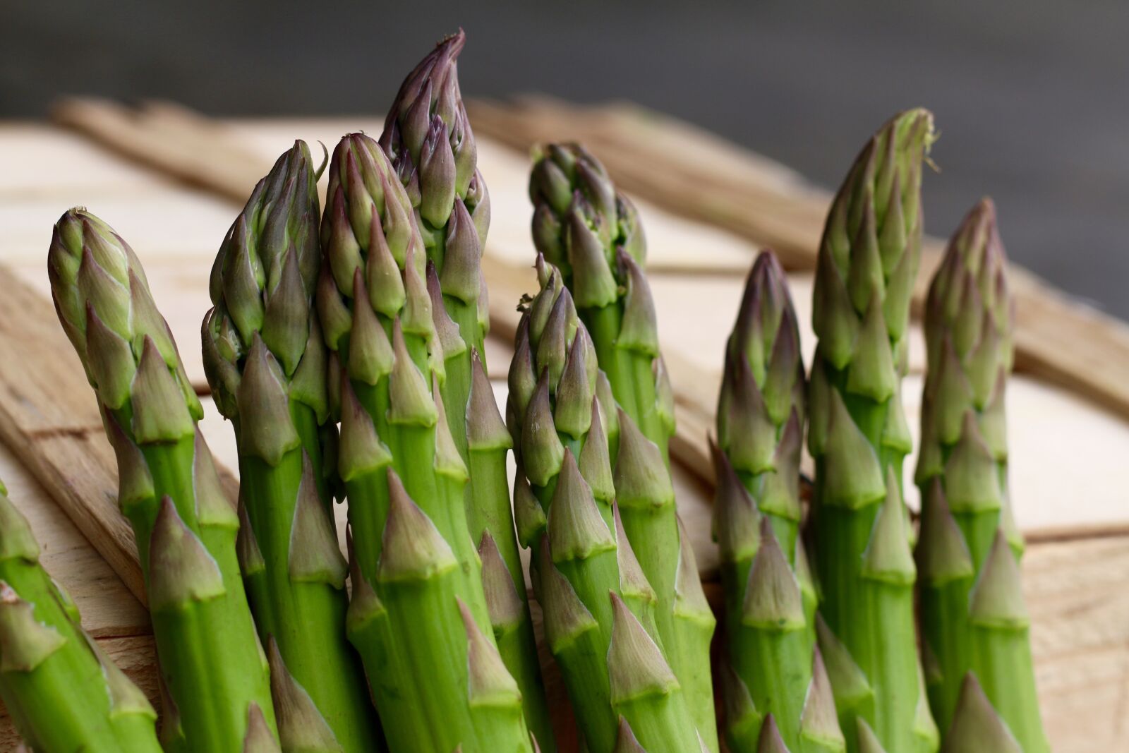 Canon EOS 70D + Canon EF 50mm F1.8 II sample photo. Asparagus, green, veg photography