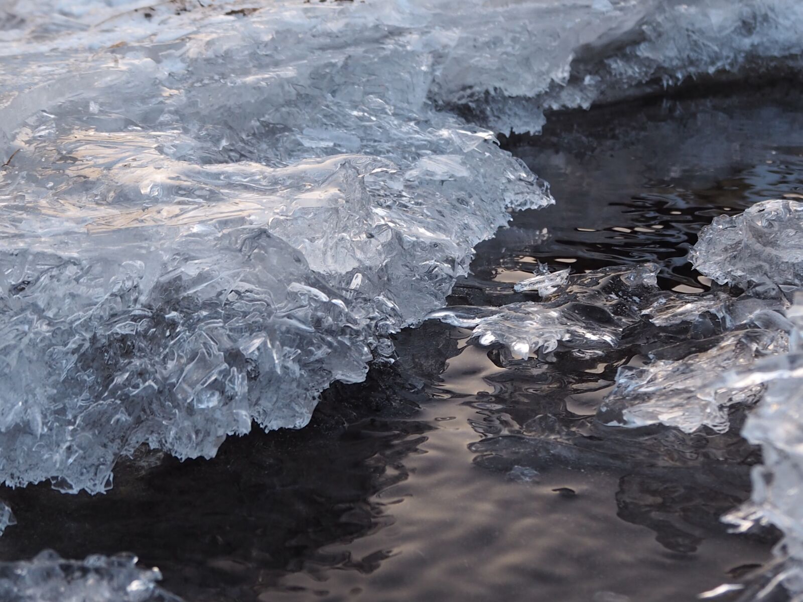 Olympus OM-D E-M10 II sample photo. Ice, water, crystals photography