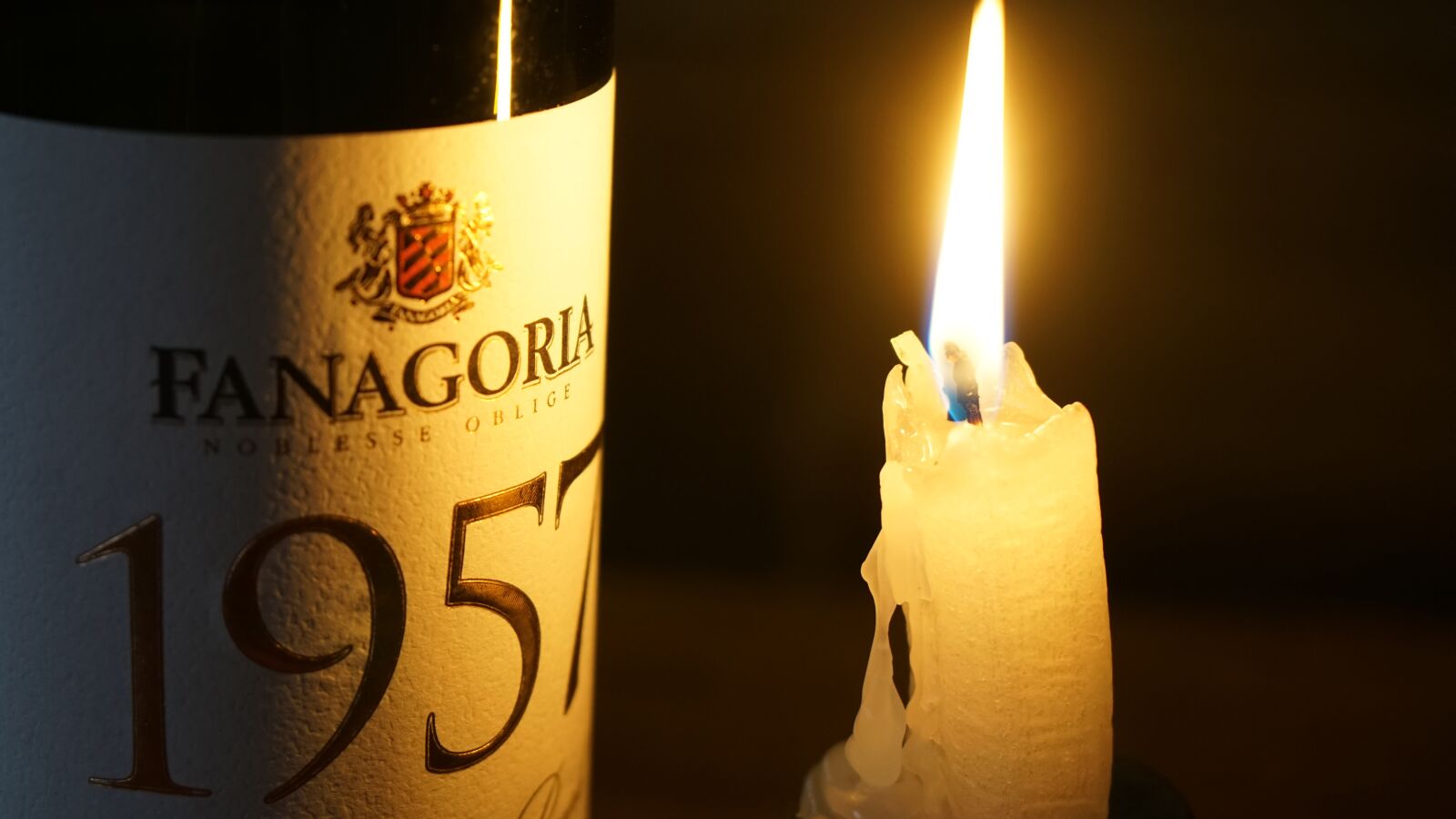 Sony a6000 + Sony Vario-Tessar T* E 16-70mm F4 ZA OSS sample photo. Wine, candle, glass photography