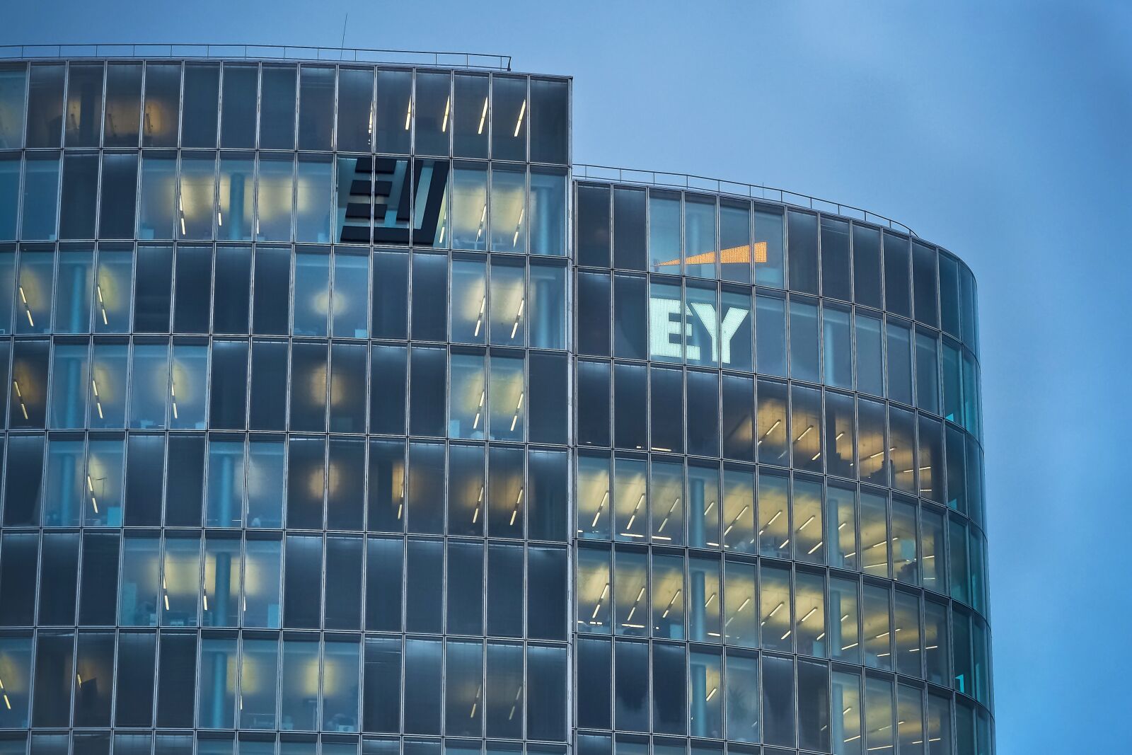 Olympus OM-D E-M10 sample photo. Architecture, skyscraper, glass facades photography