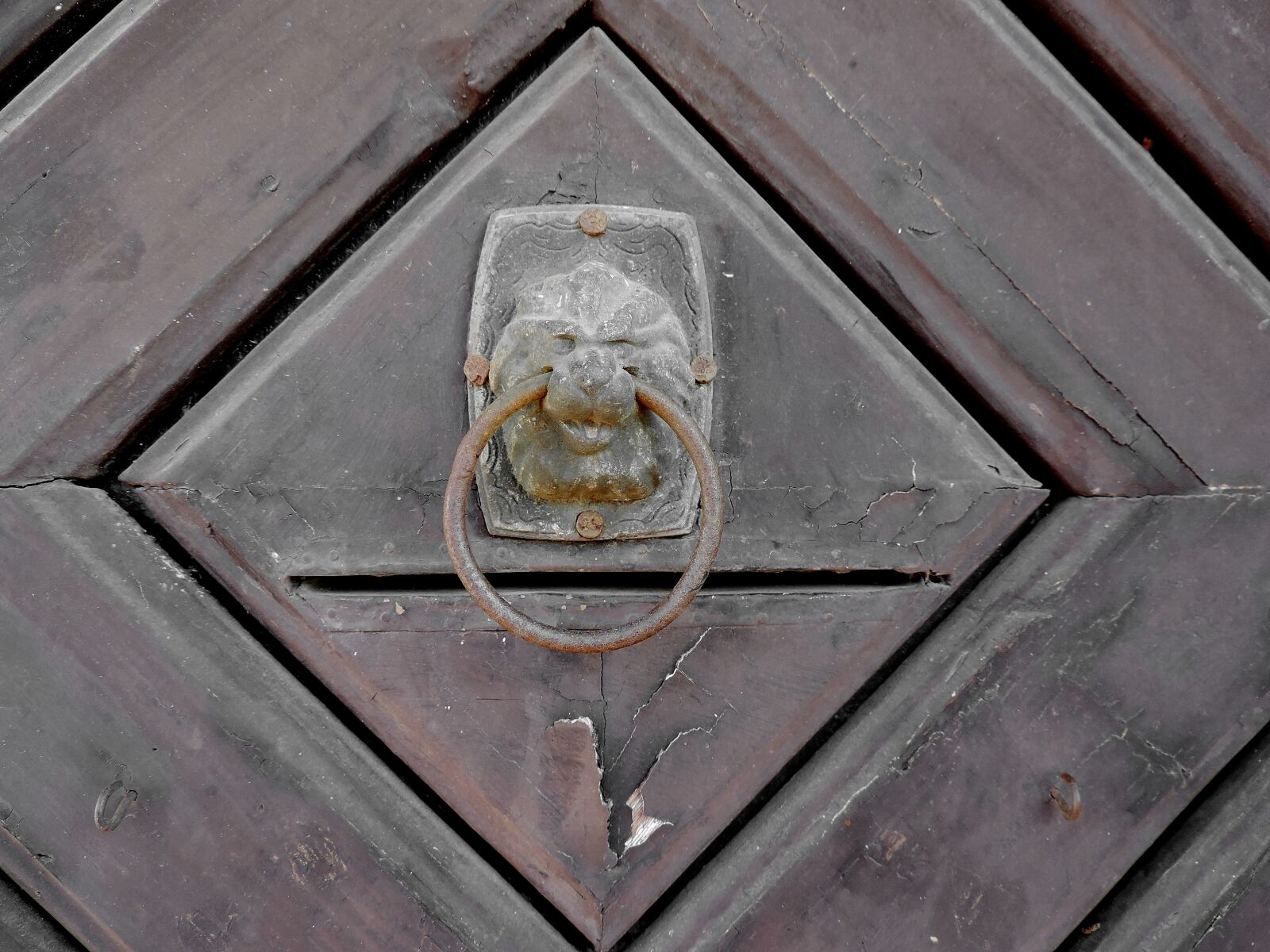 Nikon Coolpix P520 sample photo. Door, architecture, wood, lock photography