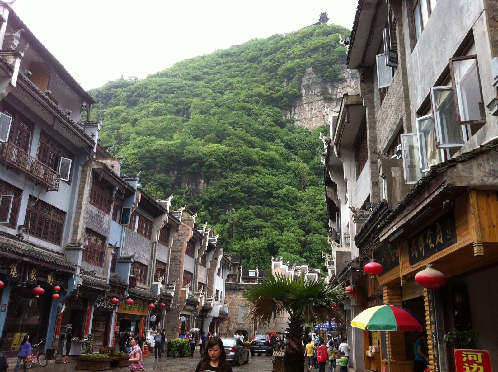 Apple iPhone 4 sample photo. Mountain, building, street photography