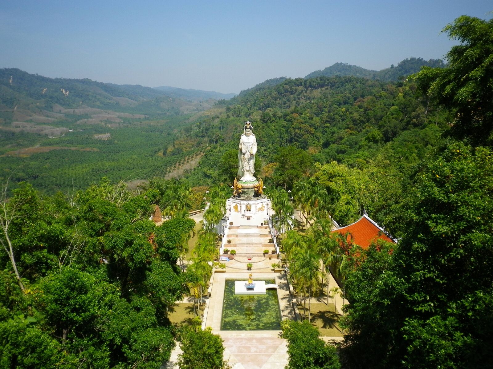 Pentax Optio H90 sample photo. Temple, statue, thailand photography