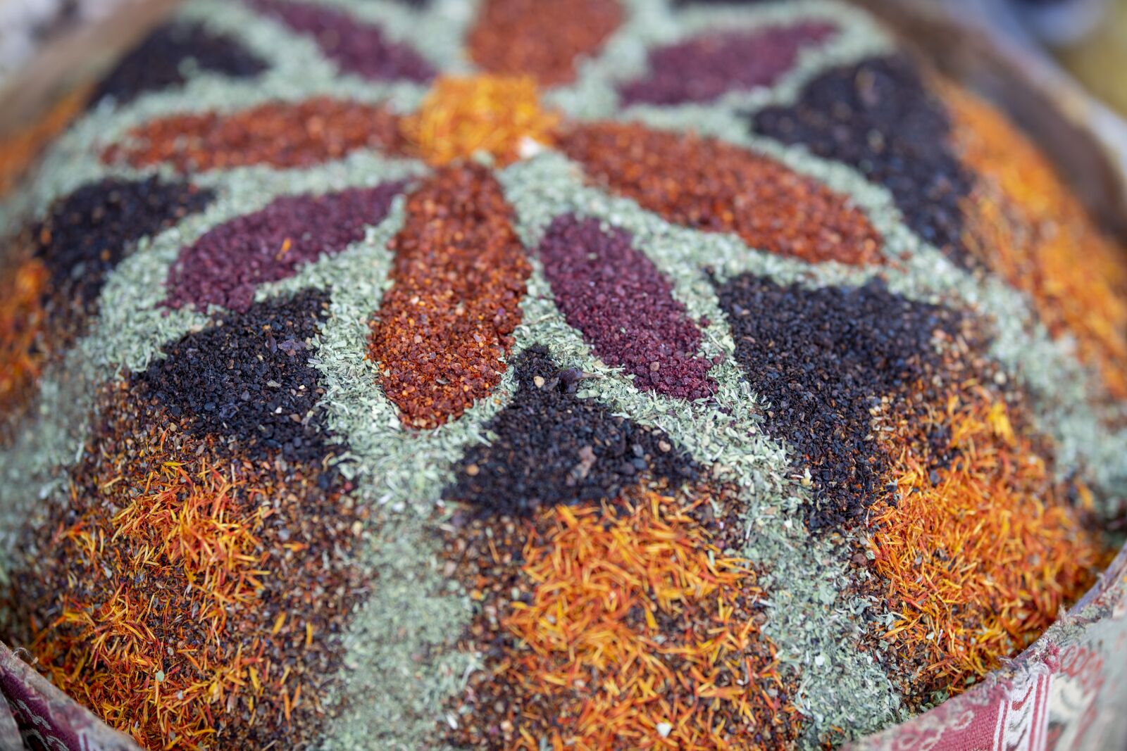 Canon RF 85mm F1.2L USM sample photo. Spice, sunday, market photography