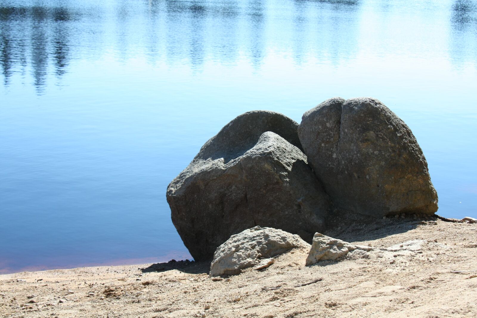 Canon EOS 450D (EOS Rebel XSi / EOS Kiss X2) sample photo. Stones, sea, water photography