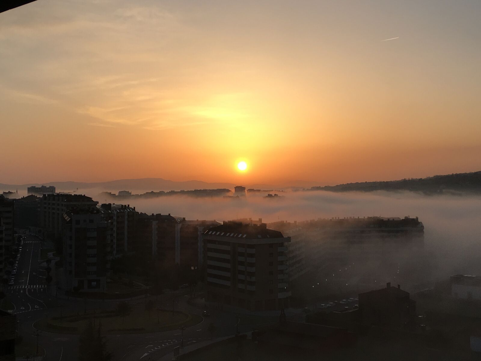 iPhone 6s Plus back camera 4.15mm f/2.2 sample photo. Dawn, fog, montecerrao photography