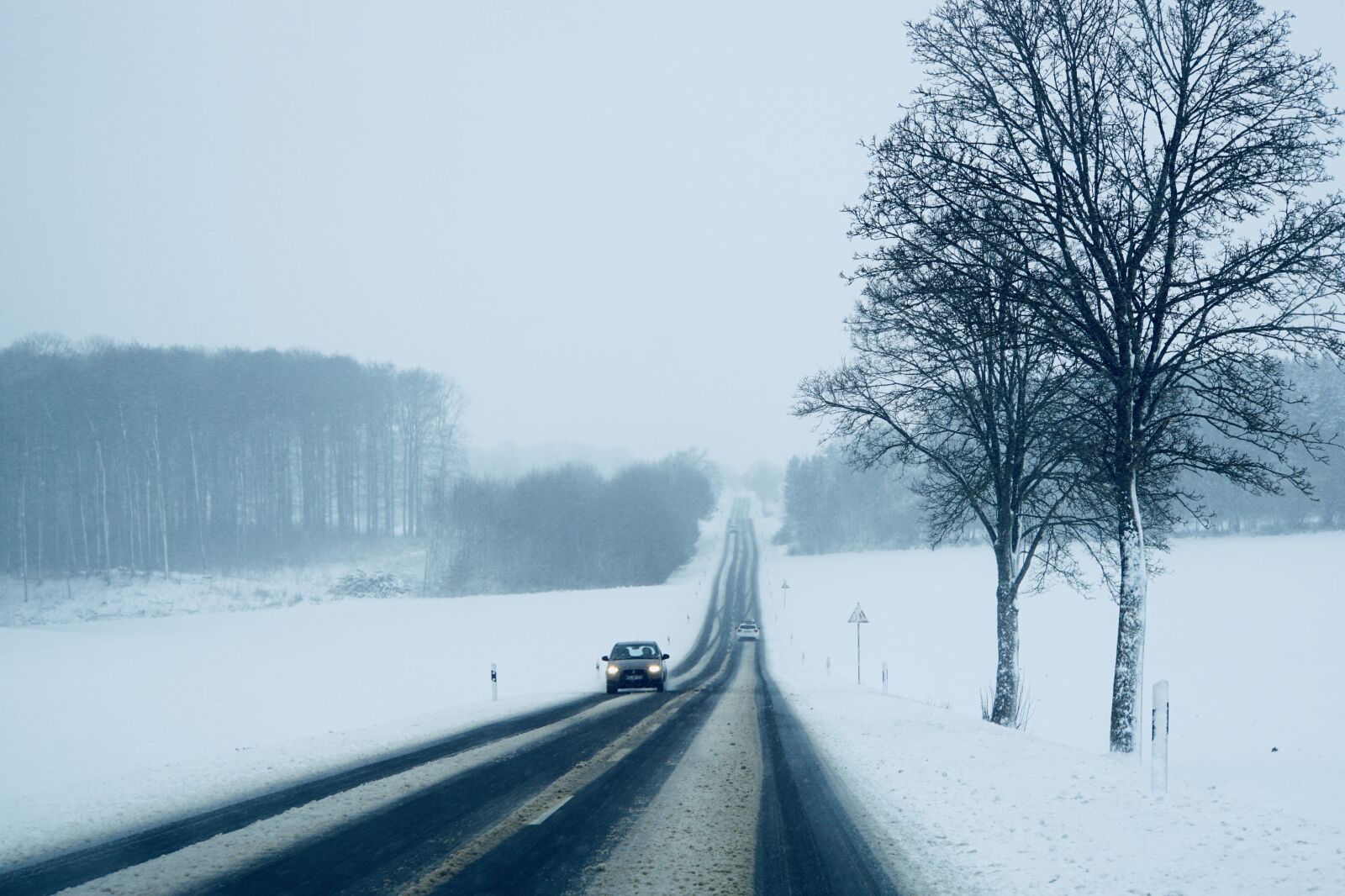 Sony a6000 + Sony E 18-200mm F3.5-6.3 OSS sample photo. Bad weather, snow-covered road photography