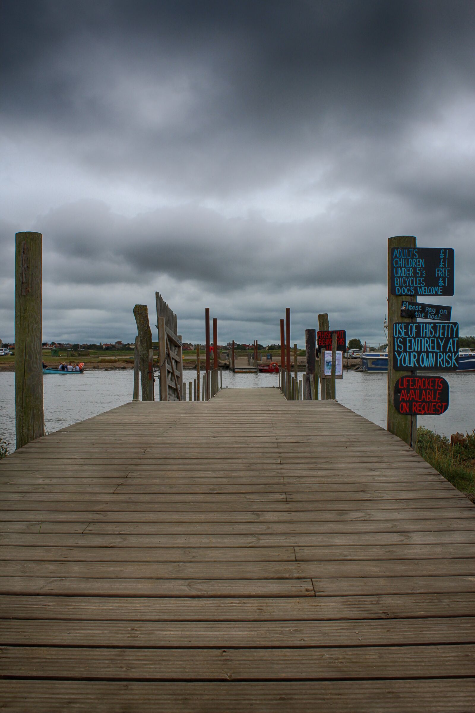 Canon EOS 1300D (EOS Rebel T6 / EOS Kiss X80) sample photo. Jetty, harbour, travel photography