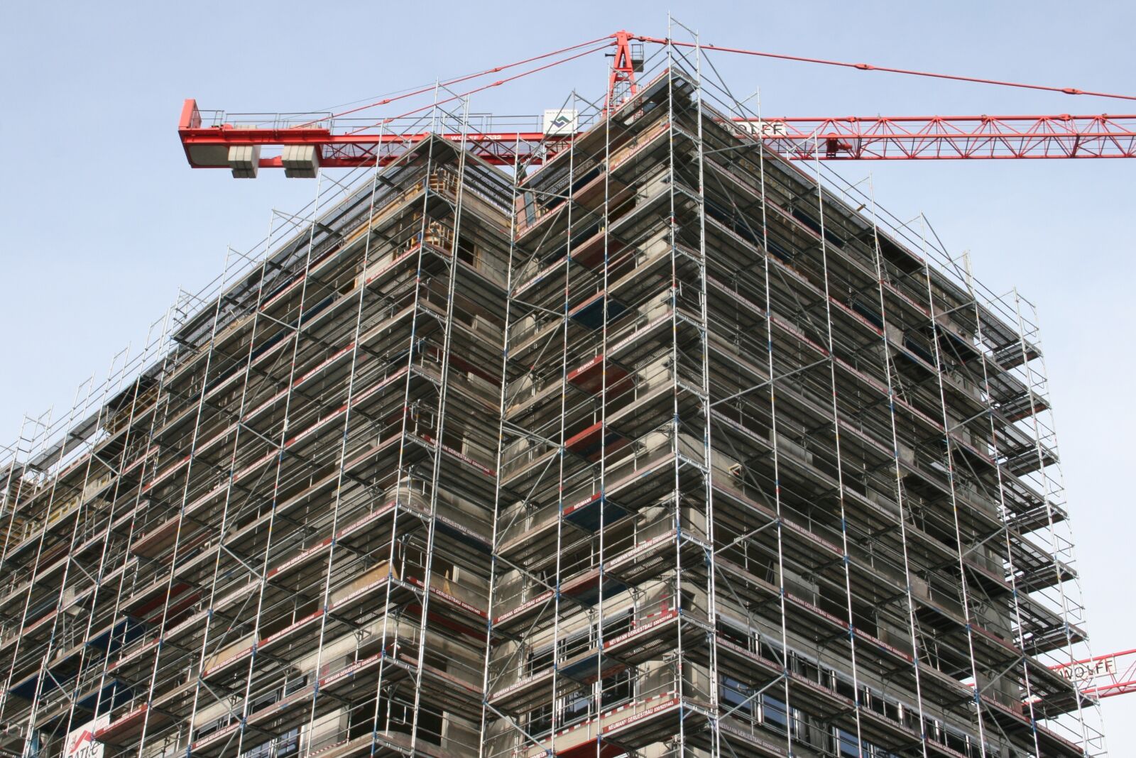 Canon EOS 400D (EOS Digital Rebel XTi / EOS Kiss Digital X) sample photo. Architecture, building, scaffold photography
