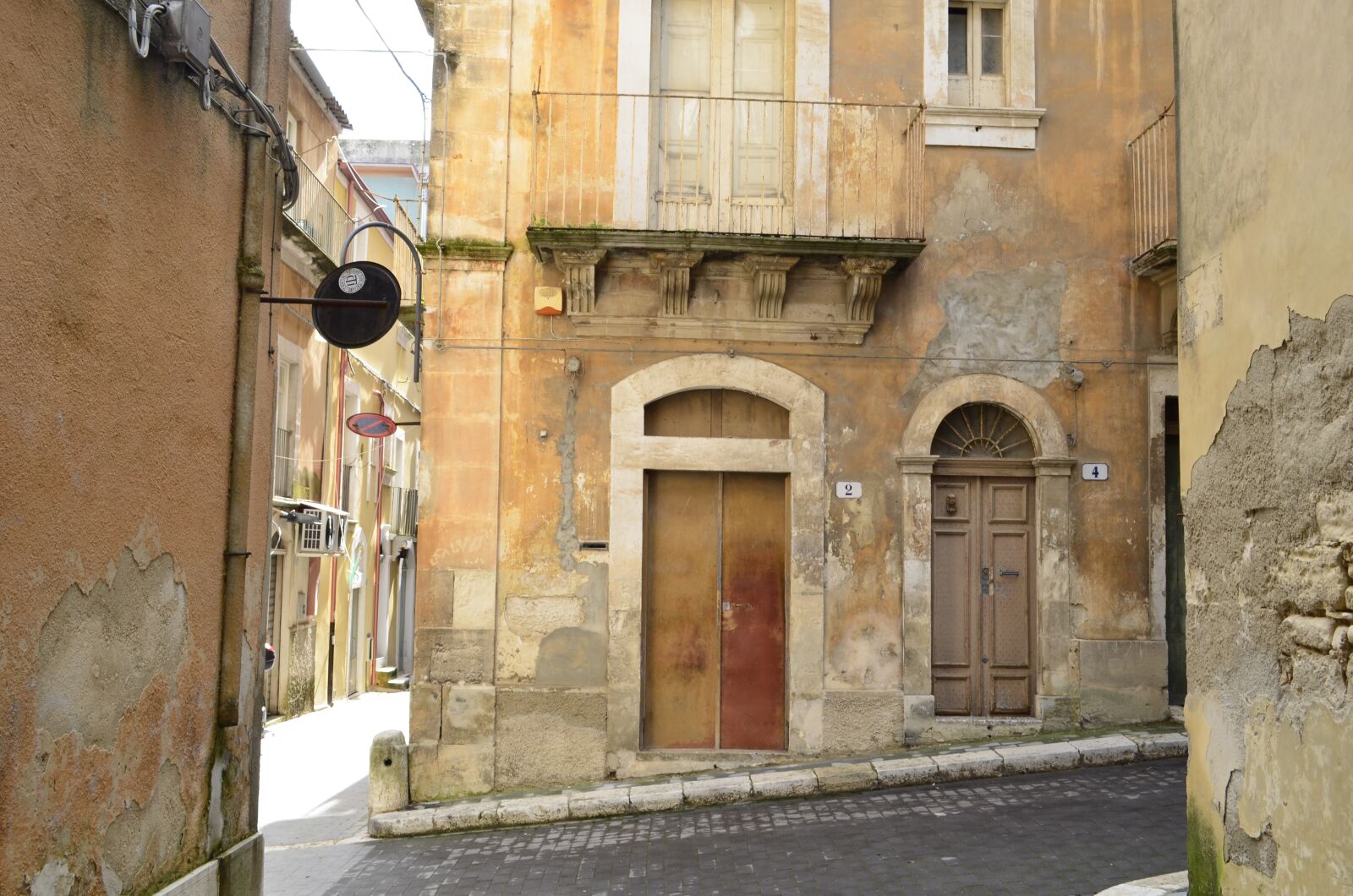 Nikon D5100 sample photo. Ragusa, sicily, alley photography