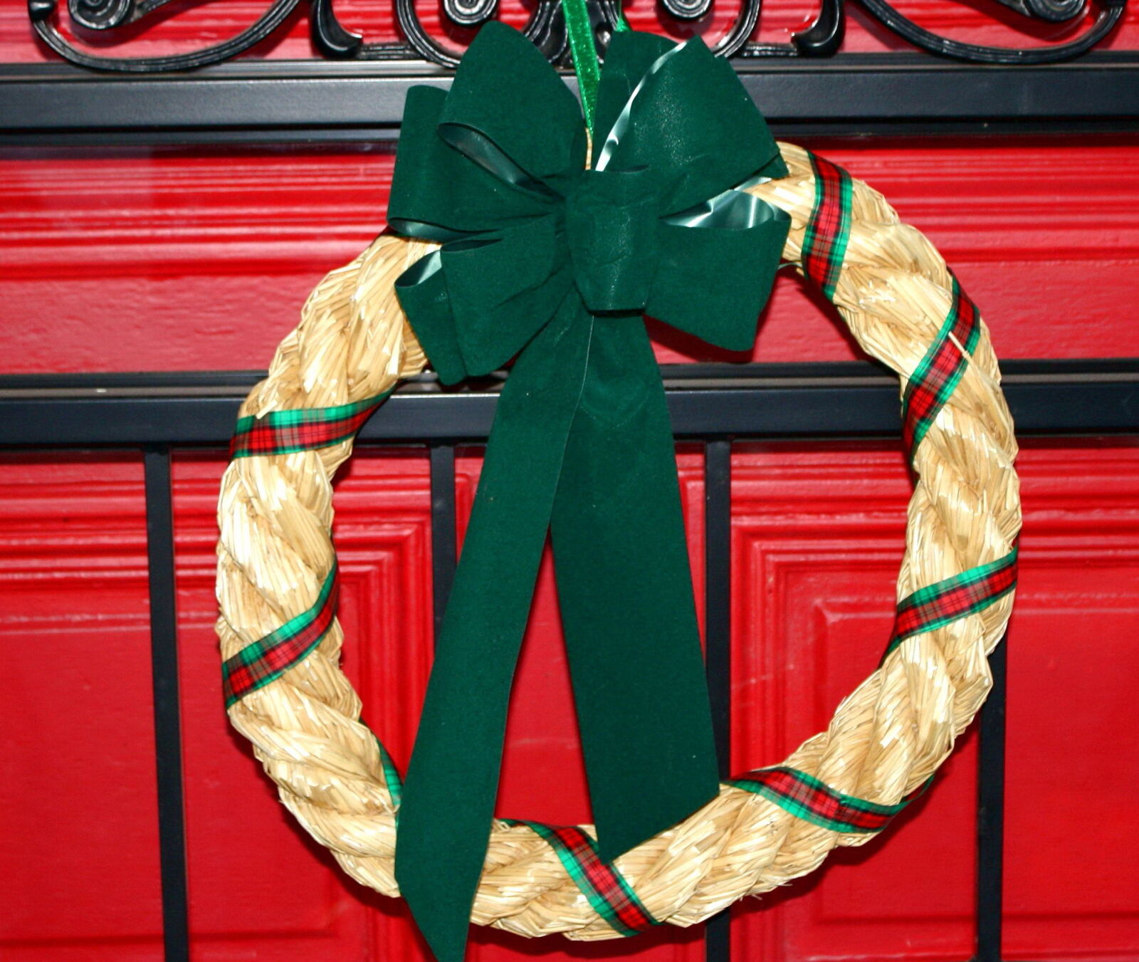 f/3.5-5.6 IS sample photo. Christmas wreath, front door photography