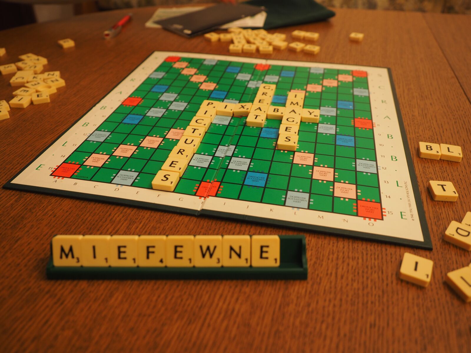 Olympus OM-D E-M1 + Olympus M.Zuiko Digital ED 12-40mm F2.8 Pro sample photo. Scrabble, play, board game photography