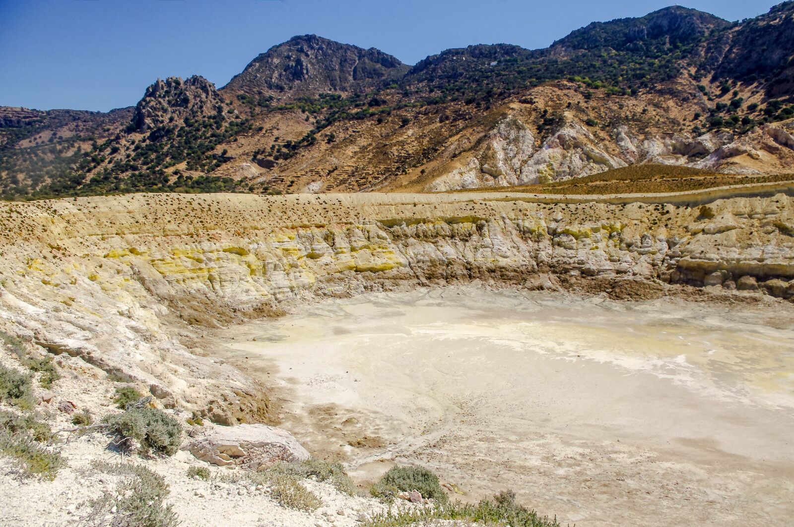 smc PENTAX-DA L 18-55mm F3.5-5.6 sample photo. Volcano, mountain, sulfur photography
