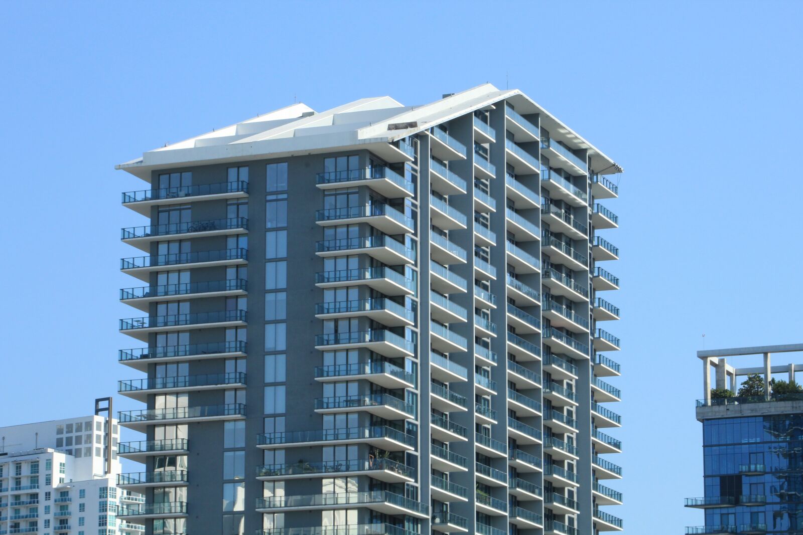 Canon EF75-300mm f/4-5.6 sample photo. Miami, metropolis, city photography