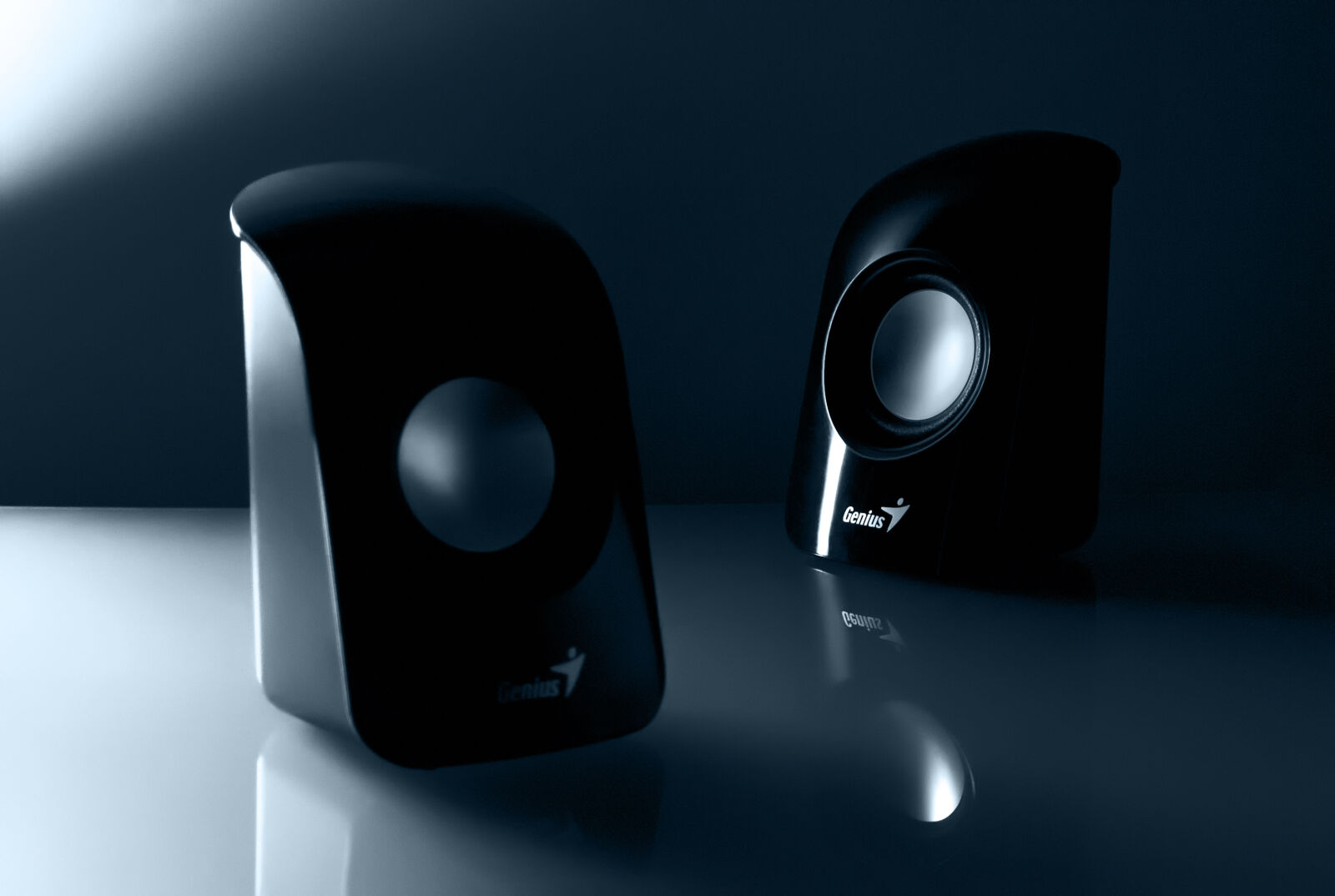 Nikon 1 Nikkor VR 10-30mm F3.5-5.6 sample photo. Genius, black, multimedia, speaker photography