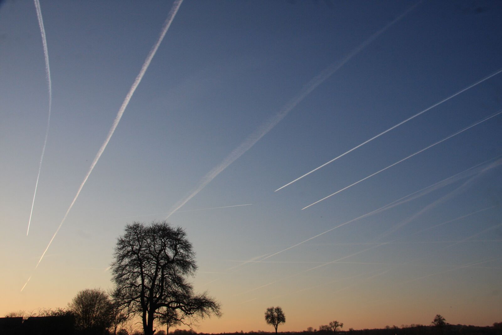 Canon EOS 40D sample photo. Sky, clouds, stripes photography