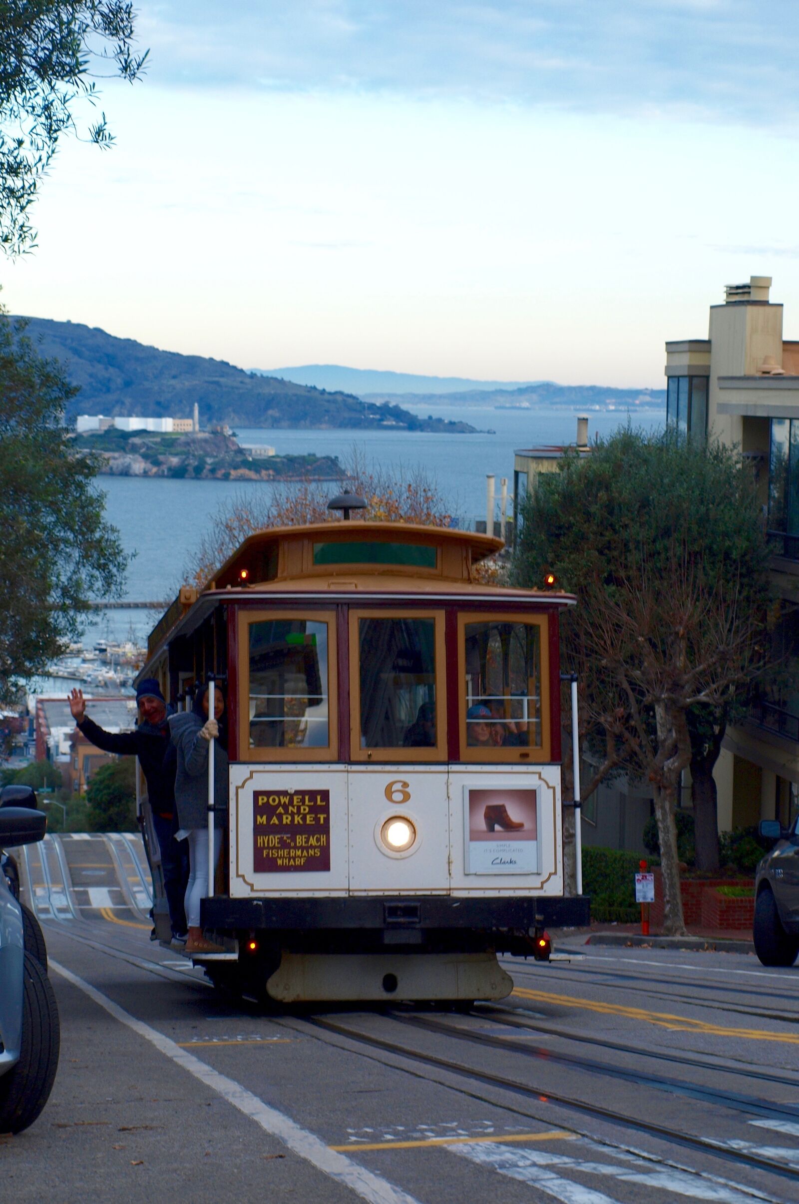 Olympus E-420 (EVOLT E-420) sample photo. Tram, sea, alcatraz photography