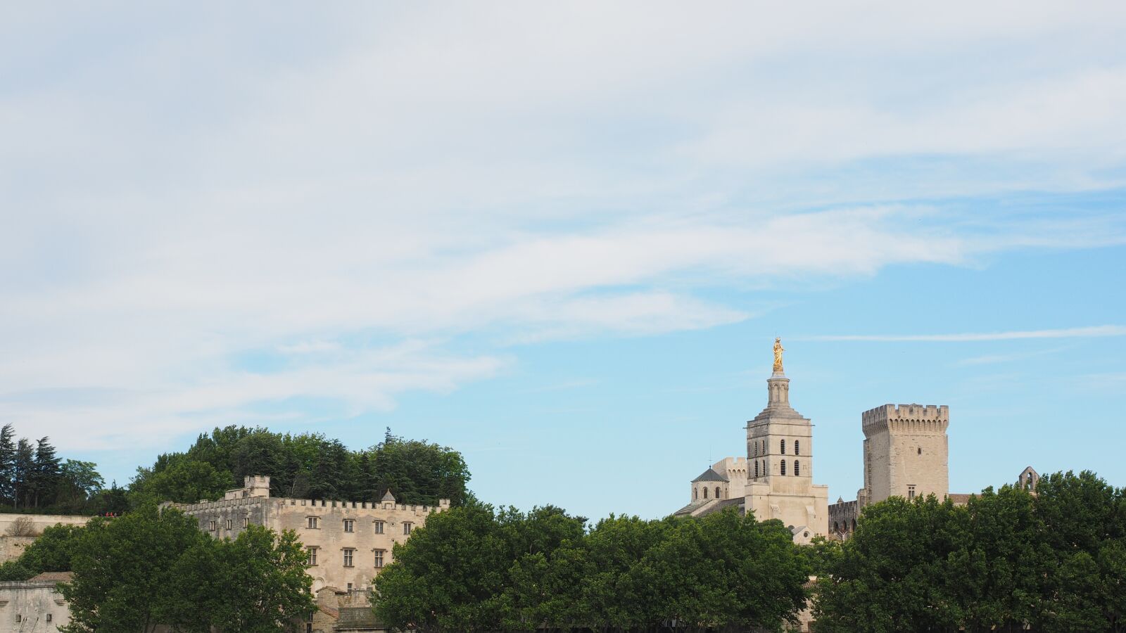 Olympus OM-D E-M1 + Olympus M.Zuiko Digital ED 12-40mm F2.8 Pro sample photo. Avignon, city, city view photography