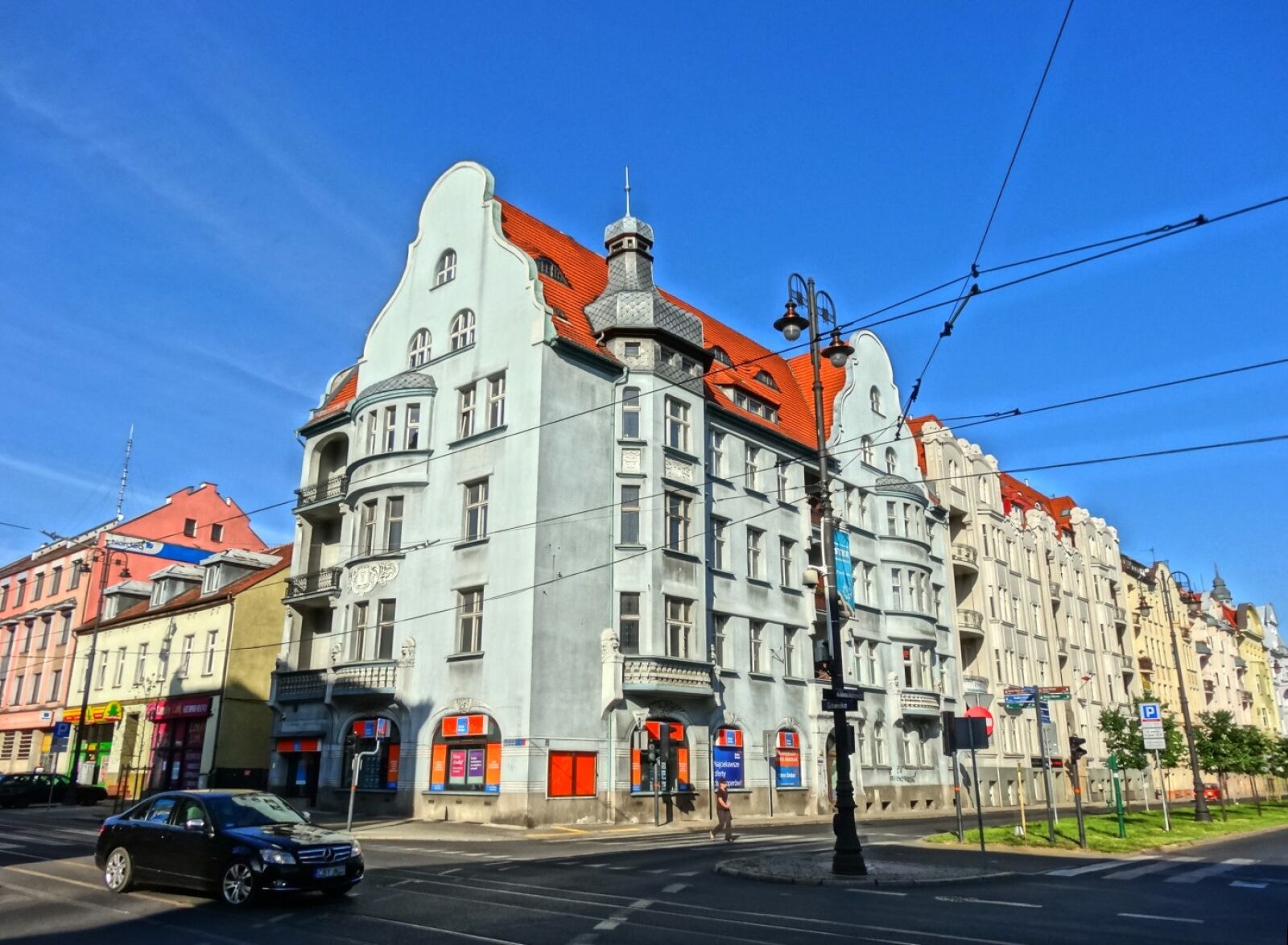 Sony Cyber-shot DSC-HX20V sample photo. Mickiewicza street, bydgoszcz, building photography