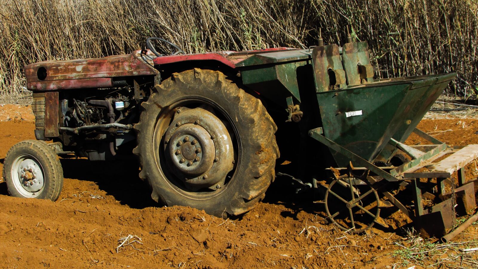Canon PowerShot SX400 IS sample photo. Tractor, old, agriculture photography