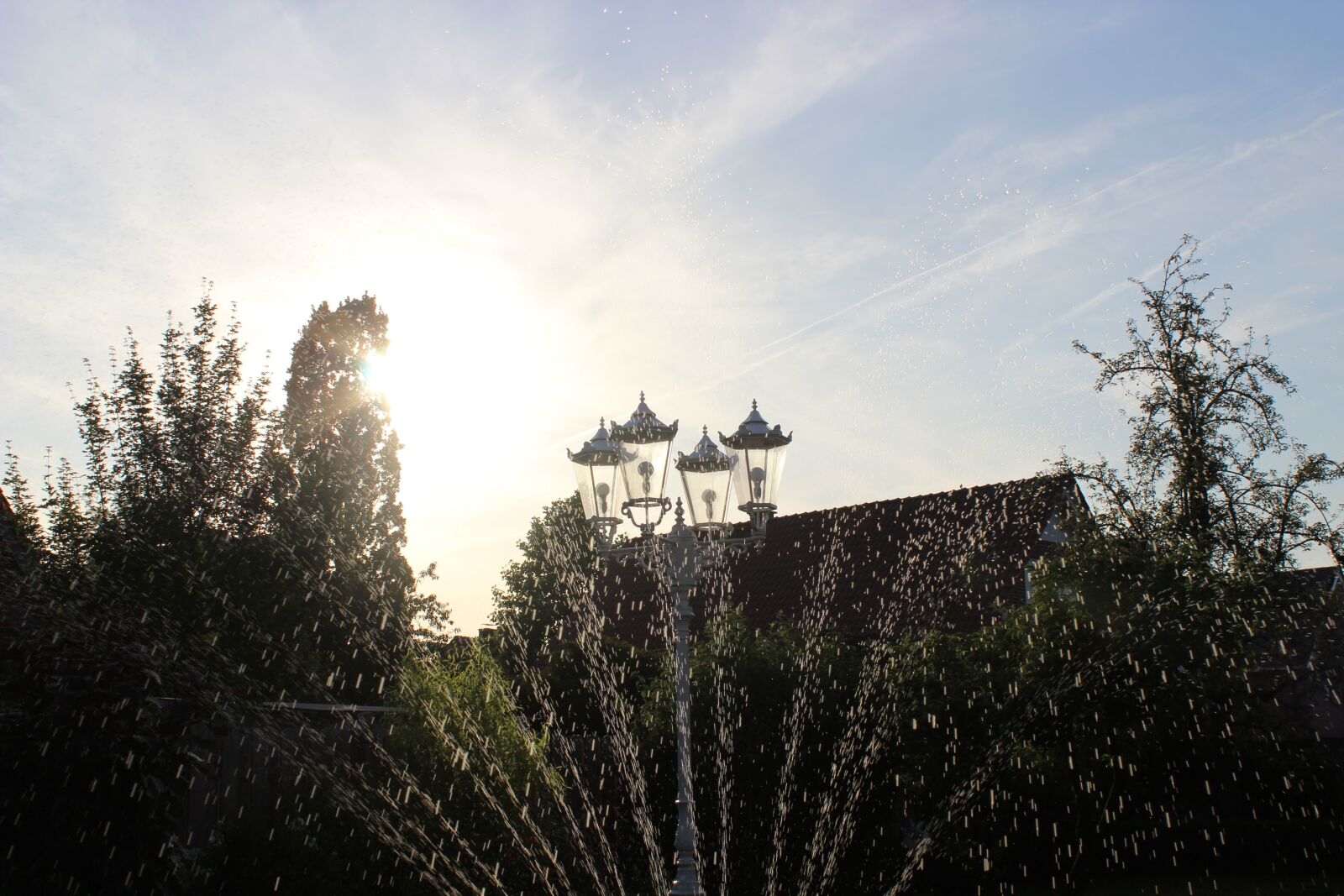 Canon EOS 600D (Rebel EOS T3i / EOS Kiss X5) sample photo. Garden, lantern, sun photography