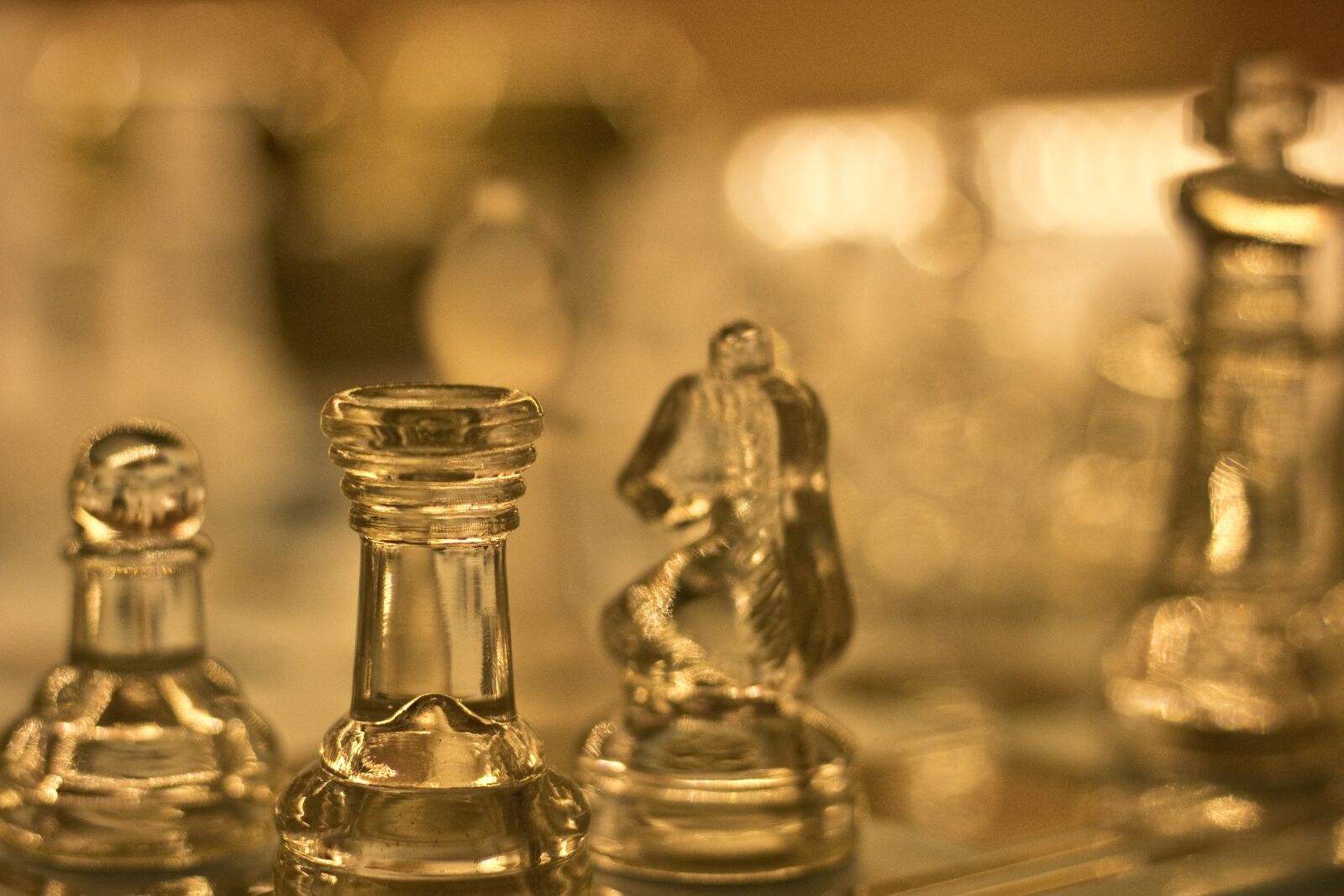 Canon EOS 1300D (EOS Rebel T6 / EOS Kiss X80) sample photo. Chess, glass, light photography