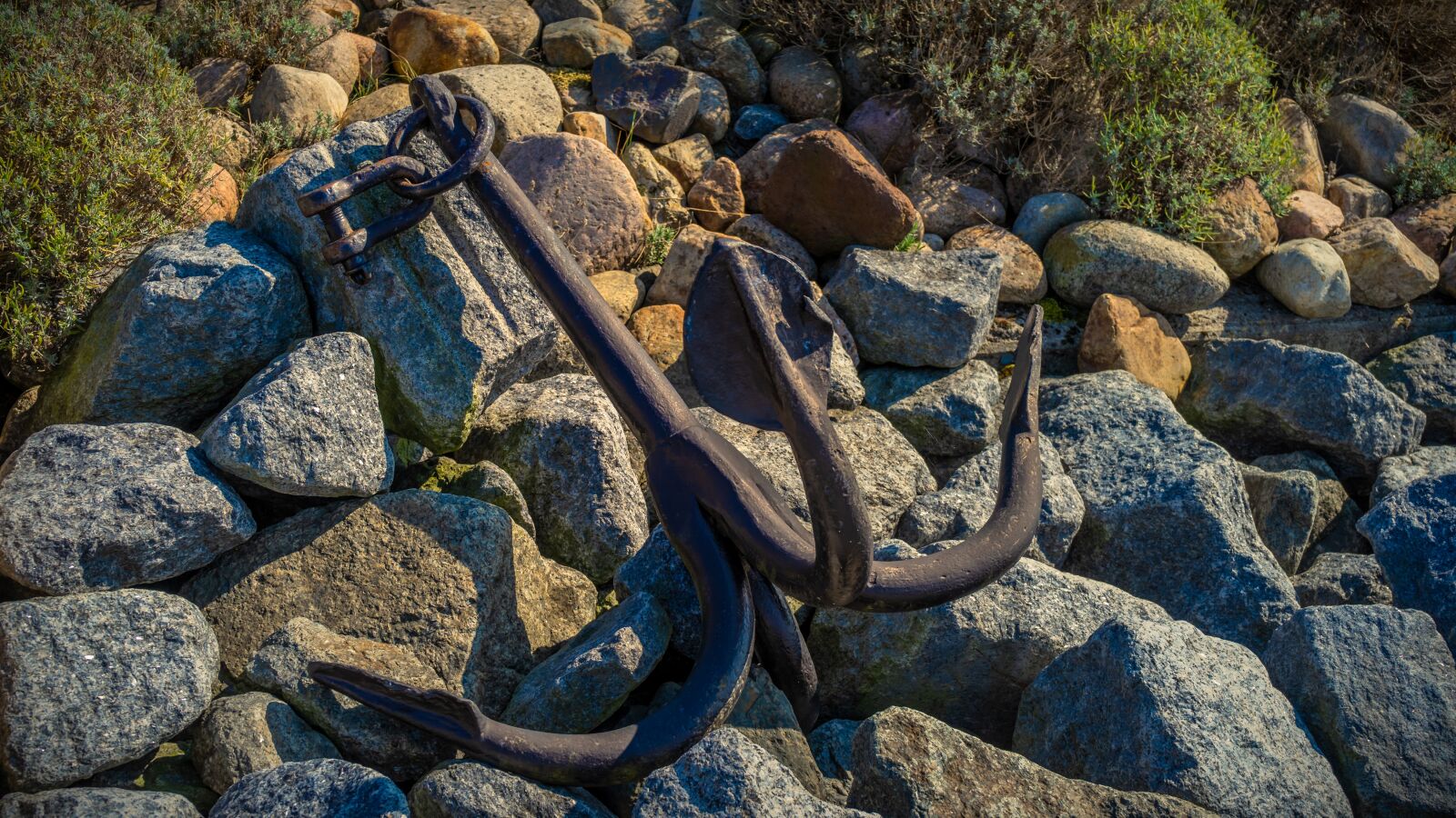 Sony a7 II + Sony FE 28-70mm F3.5-5.6 OSS sample photo. Anchor, stones, nature photography