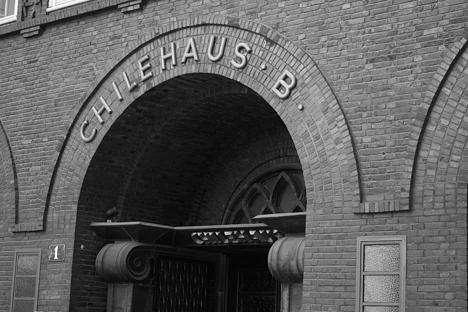 Canon EOS 450D (EOS Rebel XSi / EOS Kiss X2) sample photo. Hamburg, chile-house, architecture photography