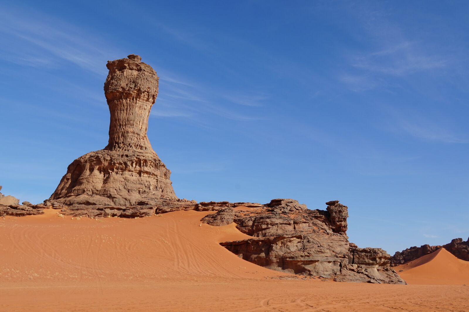 Sony Alpha a5000 (ILCE 5000) sample photo. Dunes, desert, rock formation photography