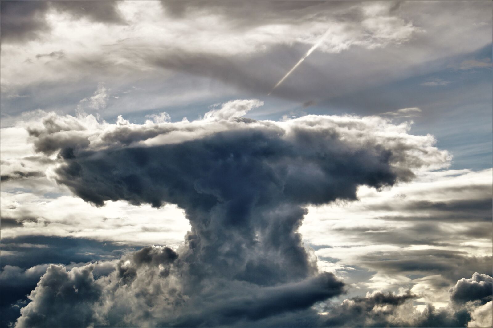 Canon EOS 750D (EOS Rebel T6i / EOS Kiss X8i) sample photo. Clouds, mood, rain photography