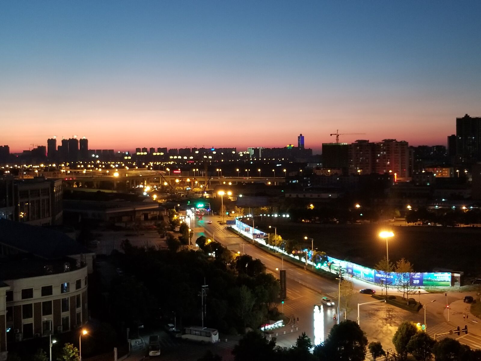 Samsung Galaxy S8+ sample photo. Wuhan, heavy traffic, night photography