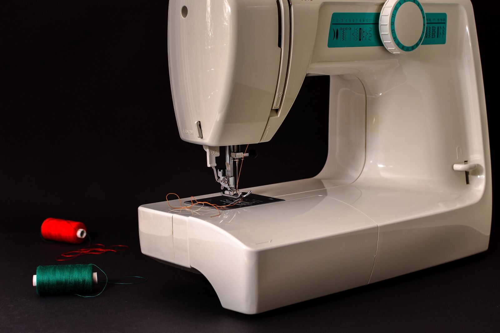 Nikon D7200 sample photo. Sewing machine, sew, thread photography