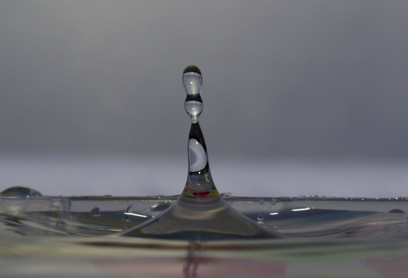 Canon EF-S 60mm F2.8 Macro USM sample photo. Drops, splash, coloring photography