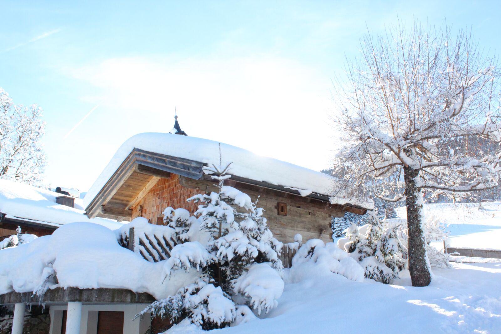 Canon EOS 600D (Rebel EOS T3i / EOS Kiss X5) sample photo. Snow, house, travel photography