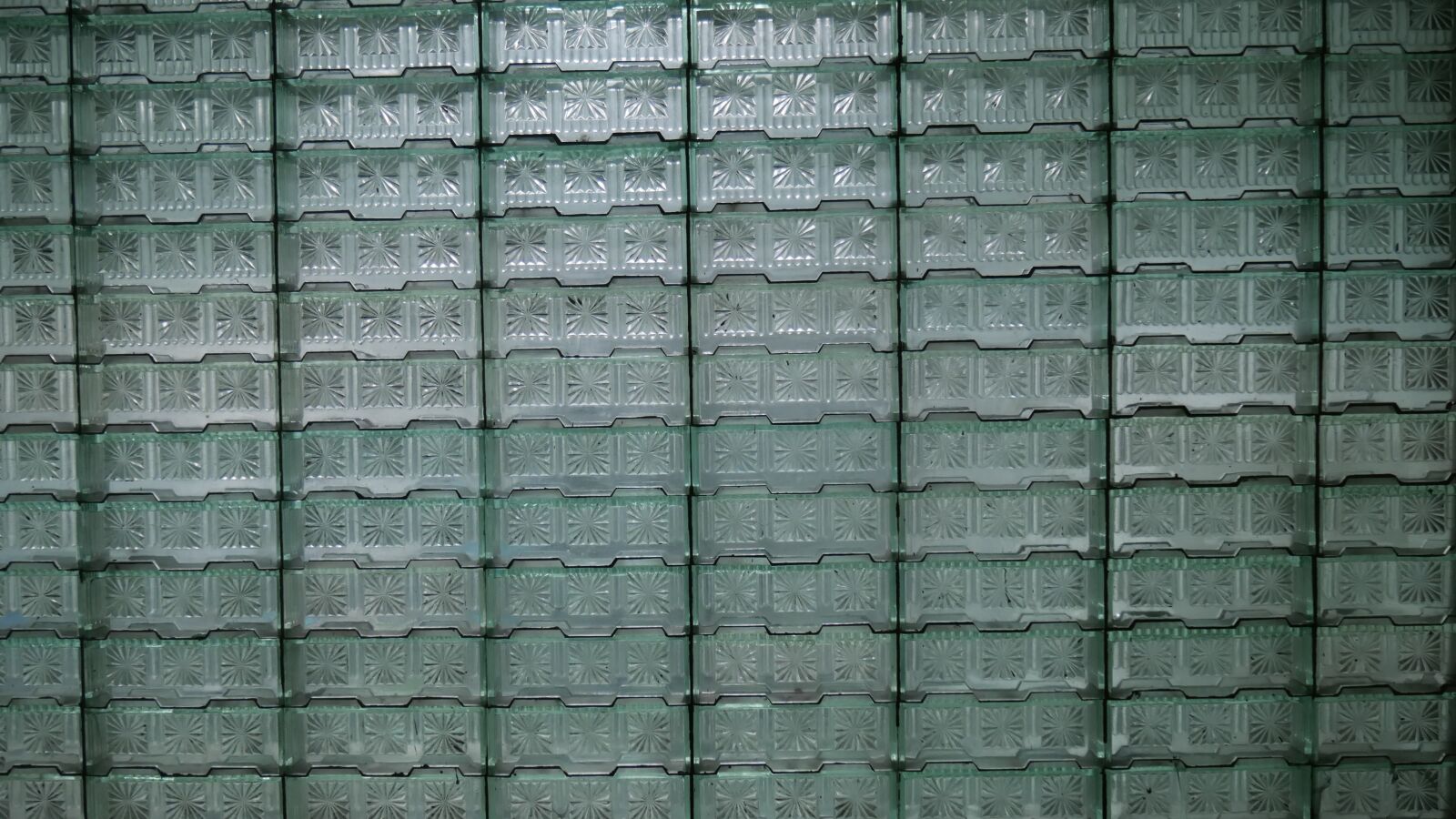 Panasonic Lumix DMC-G7 sample photo. Glass, wall, glass panes photography