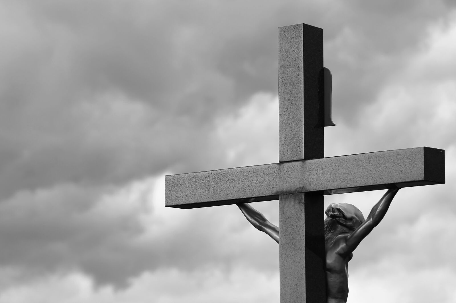 Canon EF 70-300 F4-5.6 IS II USM sample photo. Cross, jesus christ, dramatic photography