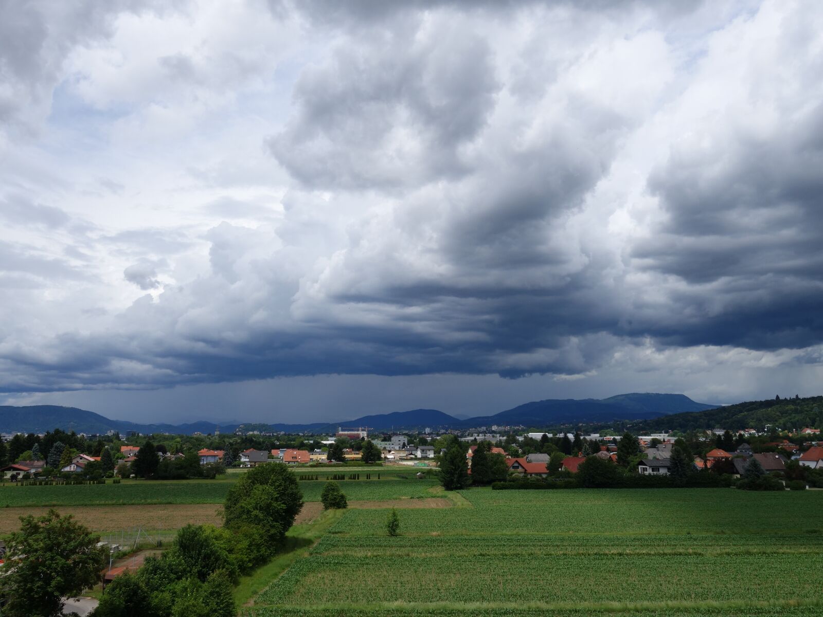 Sony Cyber-shot DSC-RX100 II sample photo. Rain front, rain clouds photography