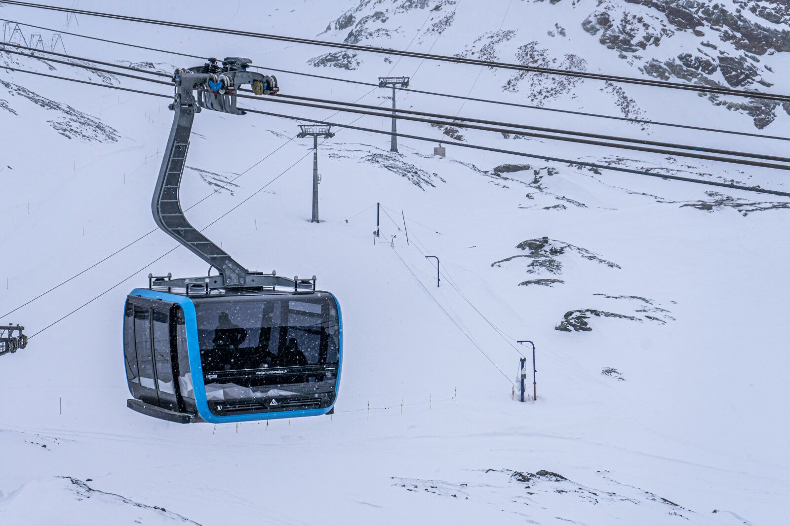 Sony a7 II + Sony FE 28-70mm F3.5-5.6 OSS sample photo. Mountain, ski, ski lift photography