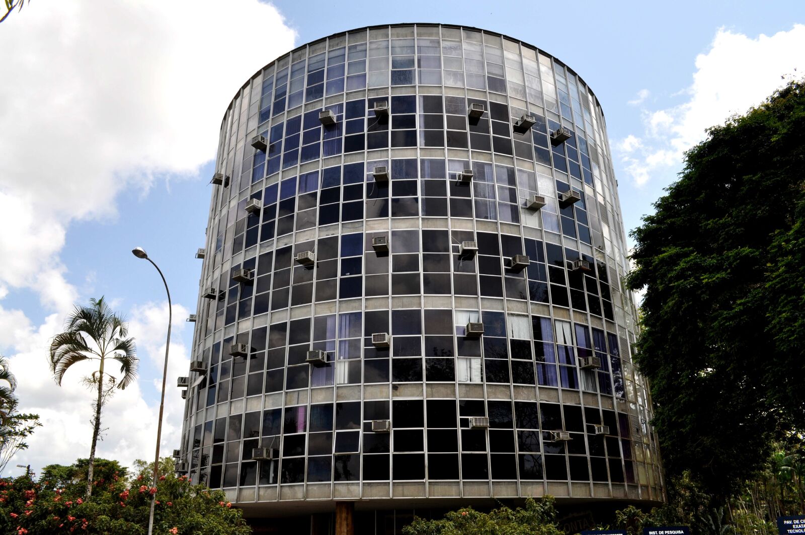 Nikon D5000 sample photo. Circular, building, glass, facade photography