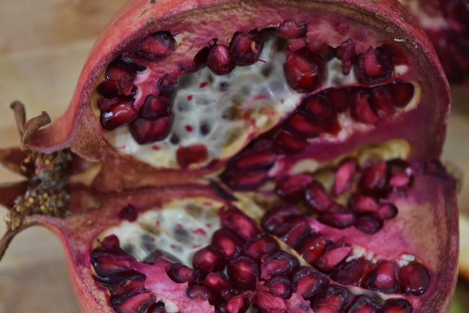 Nikon D5500 sample photo. Details, pomegranate, red, ripe photography