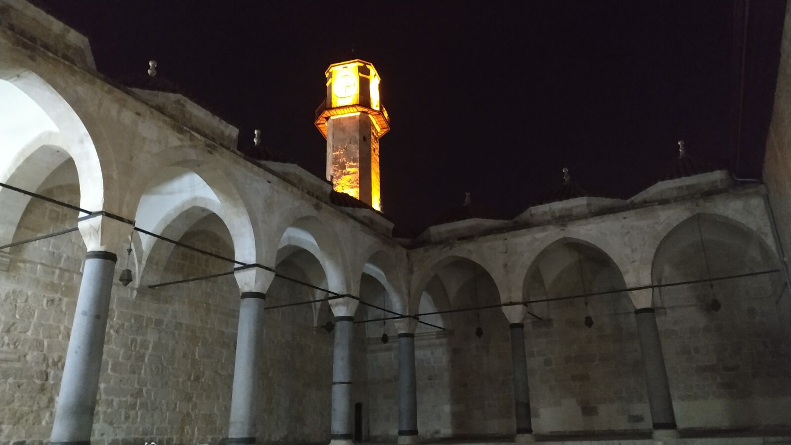 Xiaomi Redmi Note 6 Pro sample photo. Cami, mimari, night photography