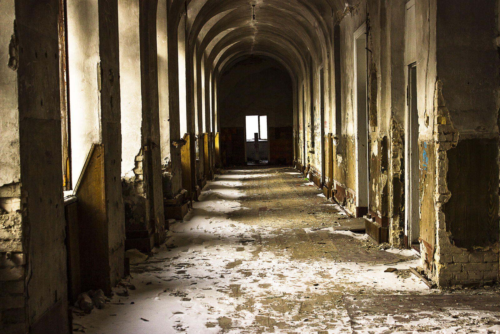Canon EOS 600D (Rebel EOS T3i / EOS Kiss X5) sample photo. Abandoned, house, architecture, building photography